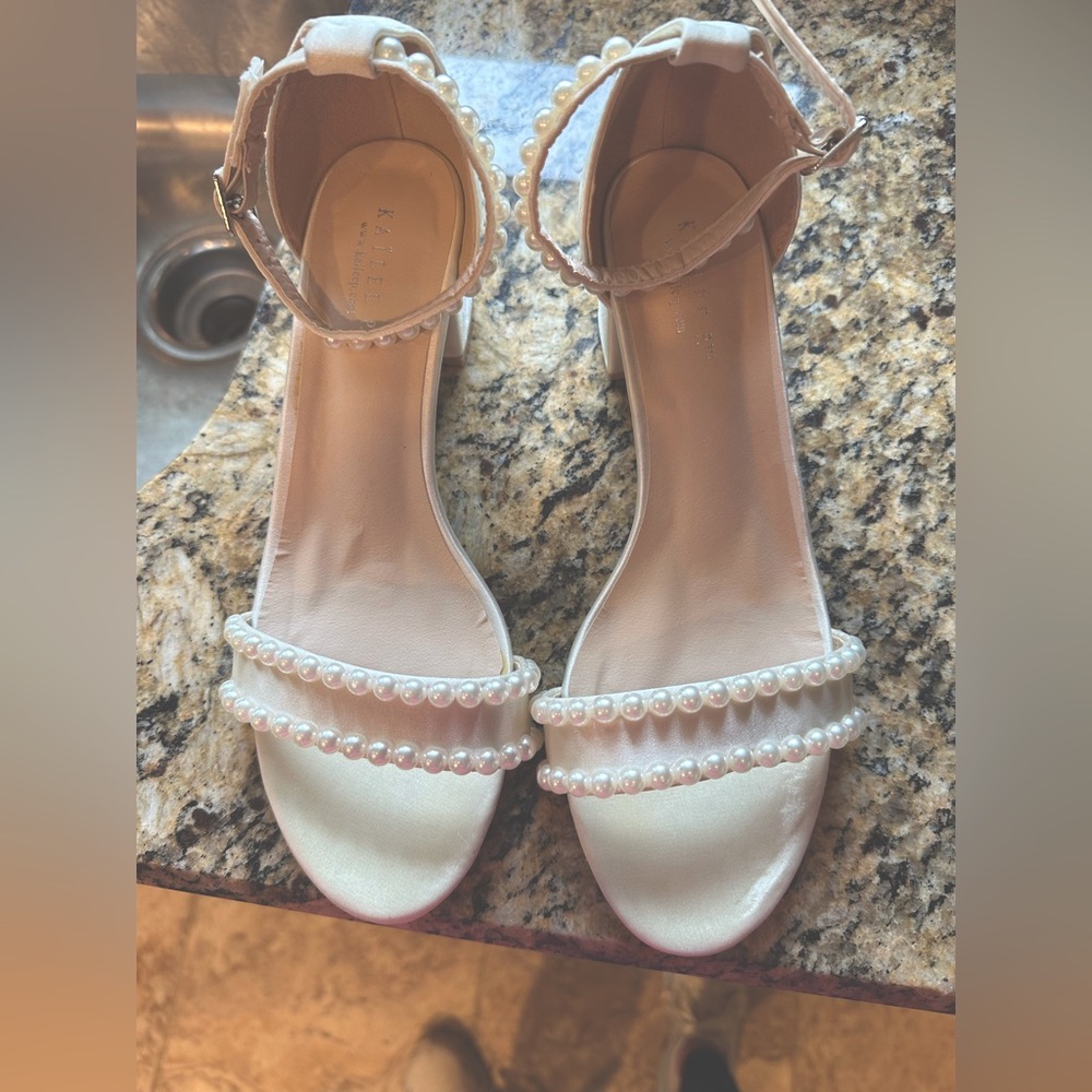 Kailee P NAOMI Satin Block Heel Sandals Size 8